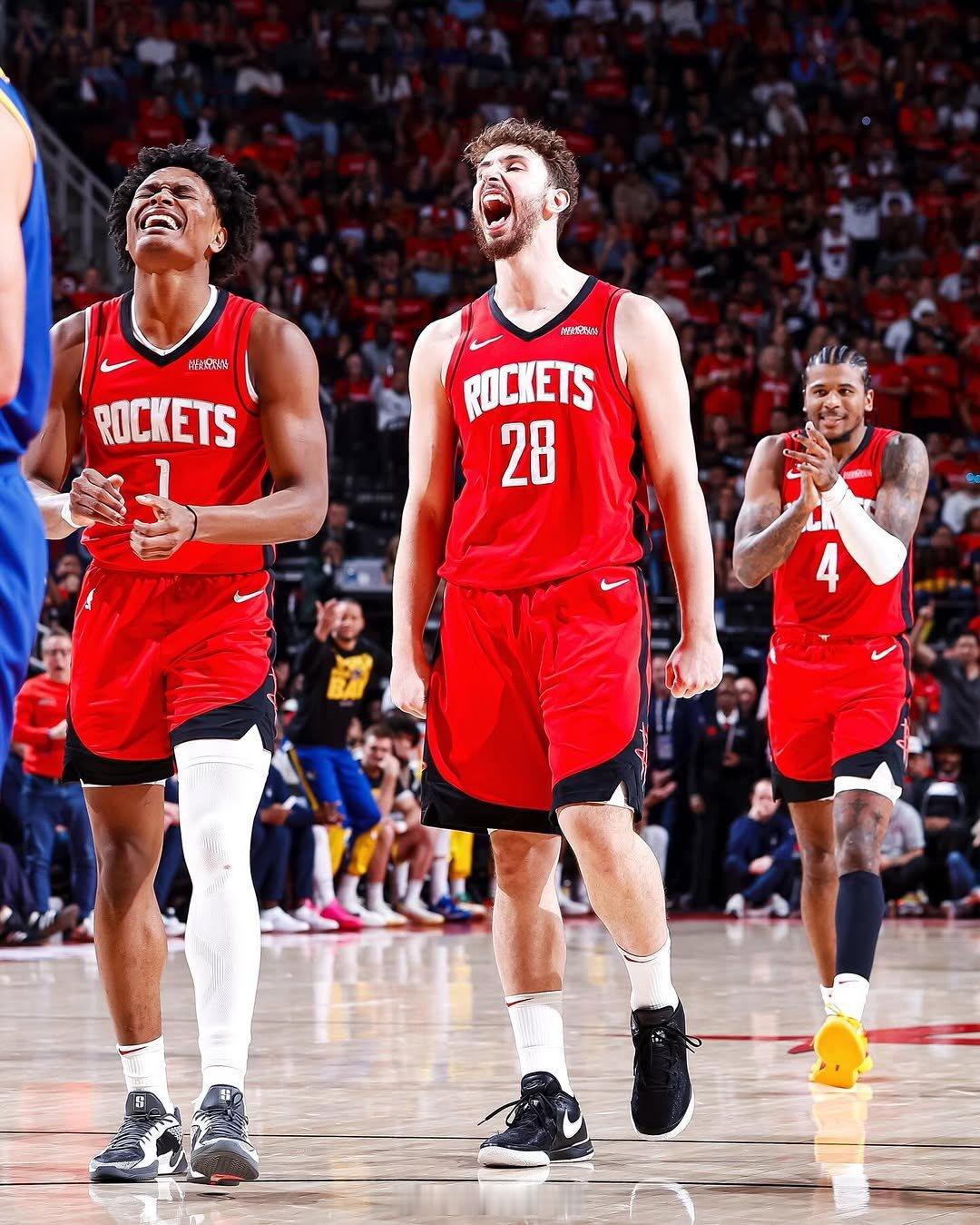 关于费耶诺德训练开放日，今晨战术微调引欢呼，NBA常规赛在即，身体对抗强度拉满的信息